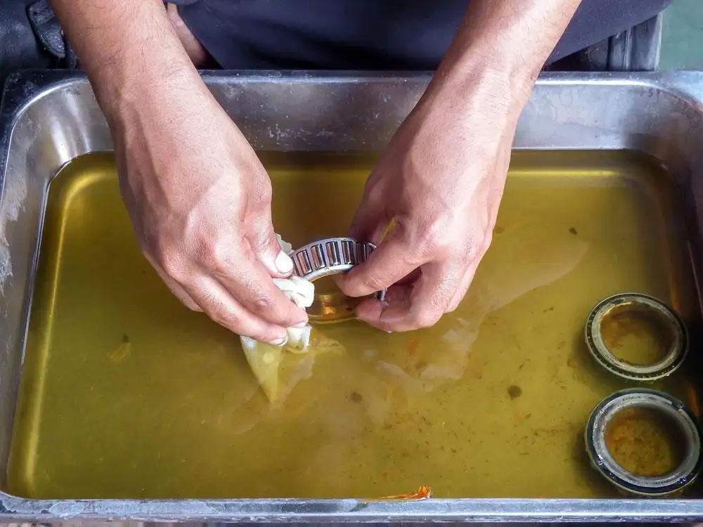 vệ sinh vòng bi nhiễm nước và tạp nhiễm khác