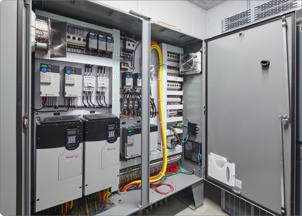 PLC trong robot: Phân loại, lợi ích và cân nhắc chọn lựa