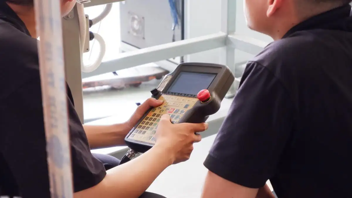 Ứng dụng robot công nghiệp tác động đến thị trường sản xuất