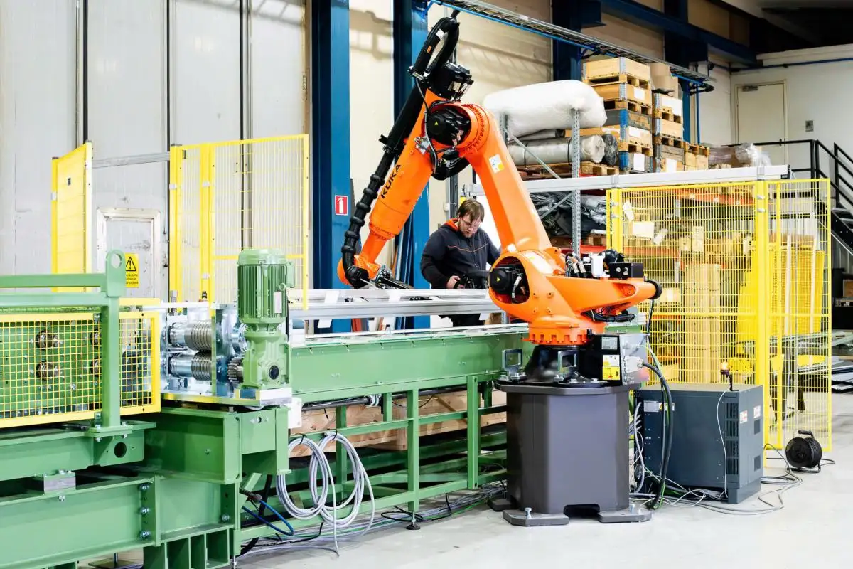 Ứng dụng robot công nghiệp tác động đến thị trường sản xuất