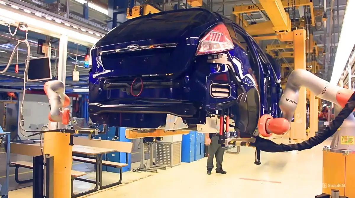Ford ứng dụng cobots trong sản xuất ô tô