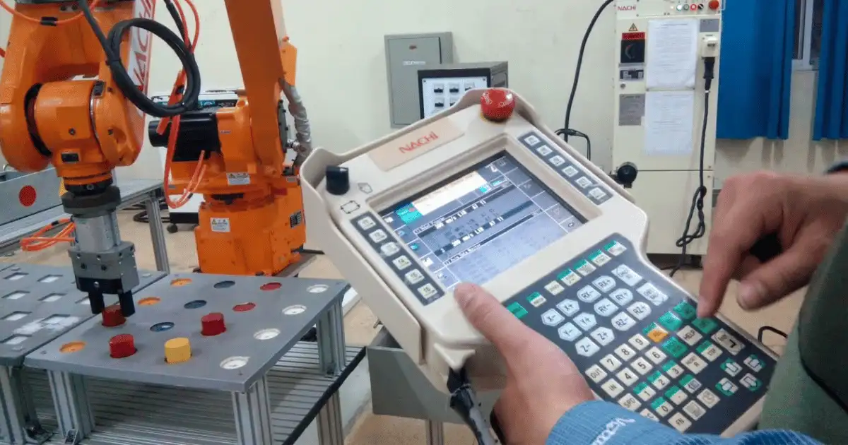 Giao diện điều khiển trực quan giúp tối ưu hóa ứng dụng của tay dạy robot