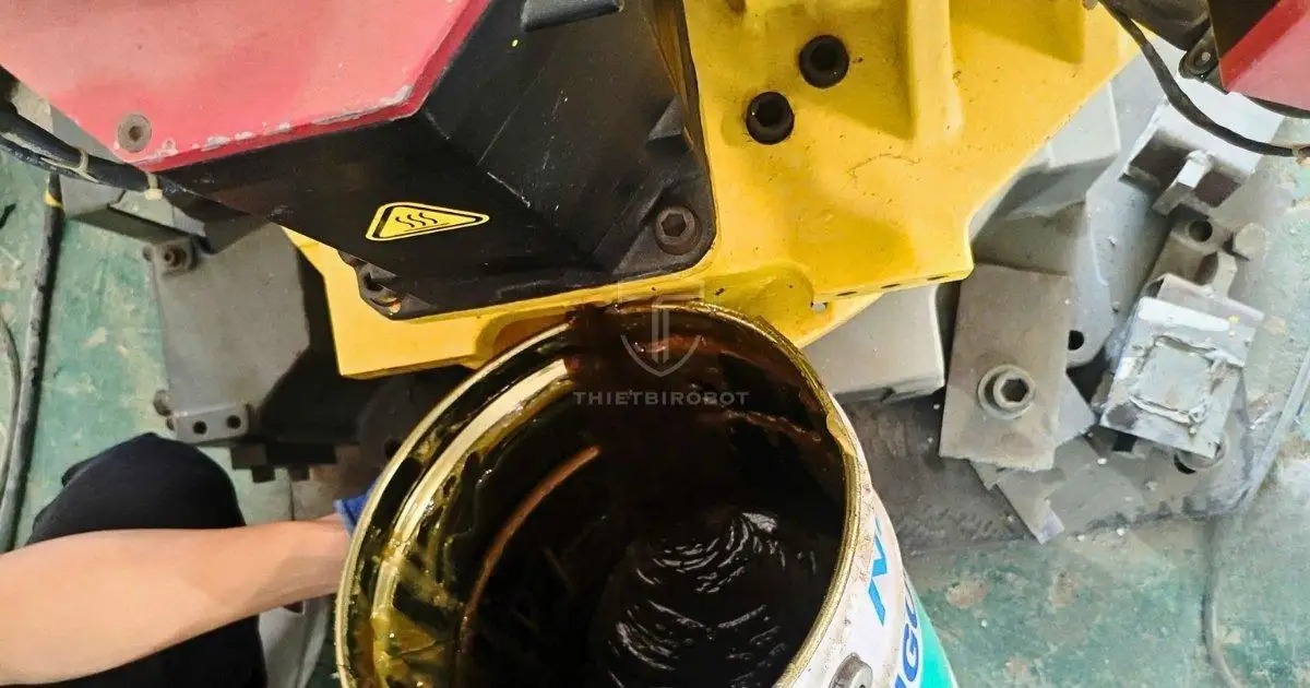 Bảo trì robot công nghiệp: Các bước bảo trì chi tiết nhất 3 Bảo trì và bảo dưỡng mỡ bôi trơn công nghiệp tại các trục và khớp robot