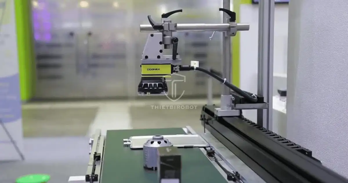 Sự kết hợp giữa trạm robot và trí tuệ nhân tạo AI trong cải tiến sản xuất 3 Robot kiểm tra chất lượng sản phẩm bằng AI Vision