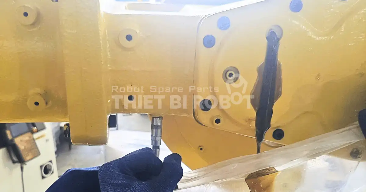 Hiện tượng thiết bị gặp sự cố do mỡ bôi trơn robot