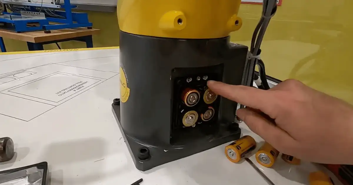 5 Bước thay pin cho robot công nghiệp an toàn và hiệu quả 5 Lời khuyên từ chuyên gia của Thiết bị robot khi thay pin cho robot